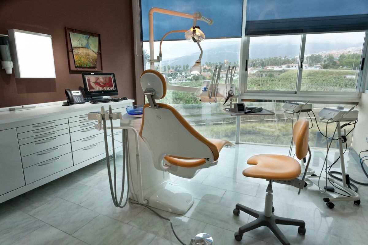 Gabinete dental en la clínica dental Artedental, Puerto de la Cruz, Canarias, Tenerife