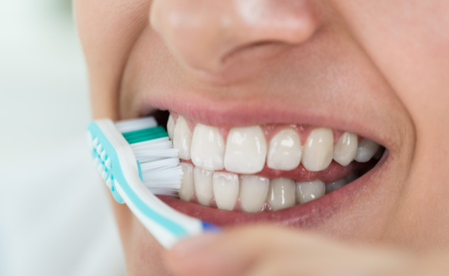 higiene dental femenina